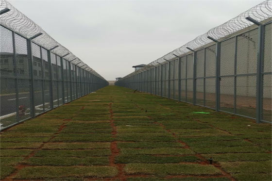 Welded Razor Wire Mesh Fencing Panels With Diamond Hole For African Market
