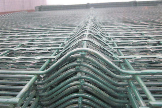 High Quality Hot Dipped Galvanized Diamond Razor Barbed Wire Mesh Anti Climb Welded Concertina Blade Razor Wire Fence