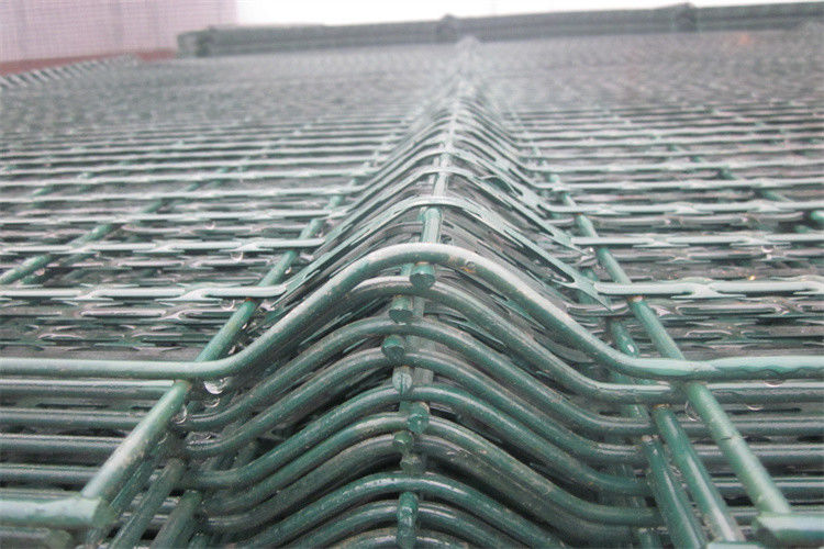 High Quality Hot Dipped Galvanized Diamond Razor Barbed Wire Mesh Anti Climb Welded Concertina Blade Razor Wire Fence