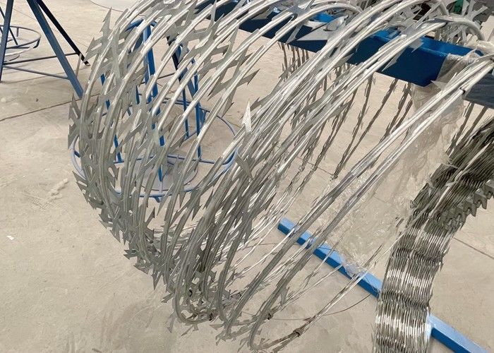 Hot Dipped Galvanized Razor Wire Coils Single Or Concertina For Prision