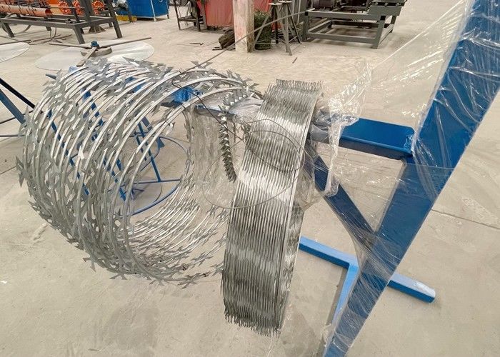 Welded Galvanized Concertina Razor Barbed Wire Fencing With Loops For Protection